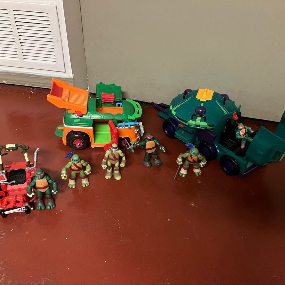 Teenage Mutant Ninja Turtles Action Figures and Vehicles Set